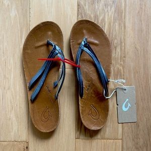NWT OluKai Brown Sandals Size 11